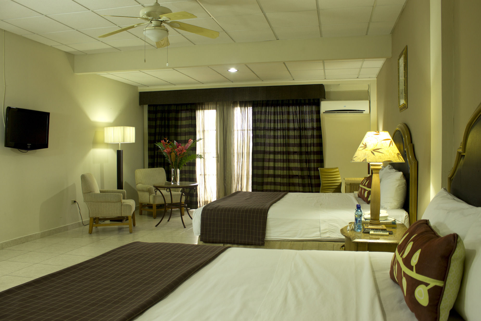 Las Cumbres & Water Park Hotel 4*