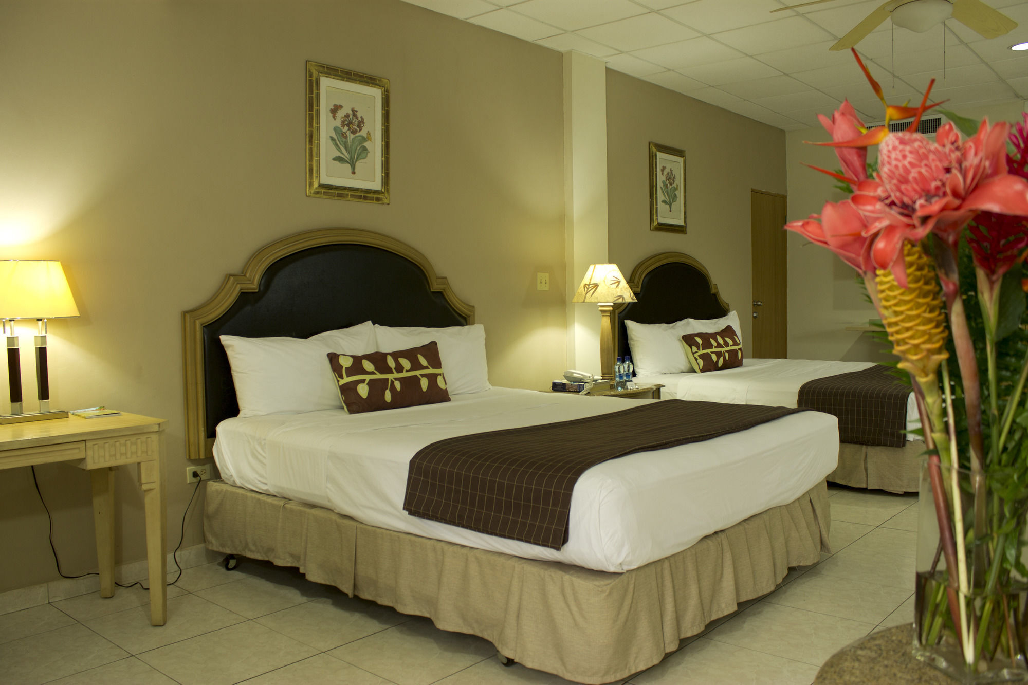 Las Cumbres & Water Park Hotel 4*